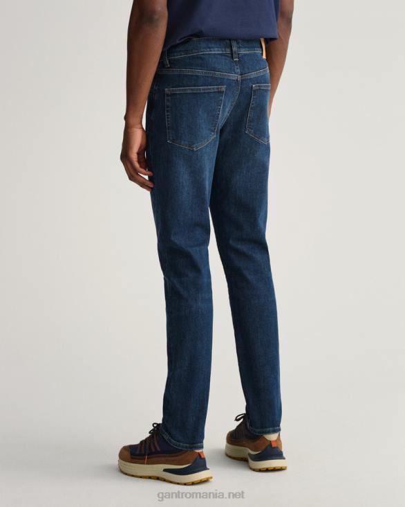 blugi hayes slim fit 888T403 albastru închis purtat în GANT bărbați