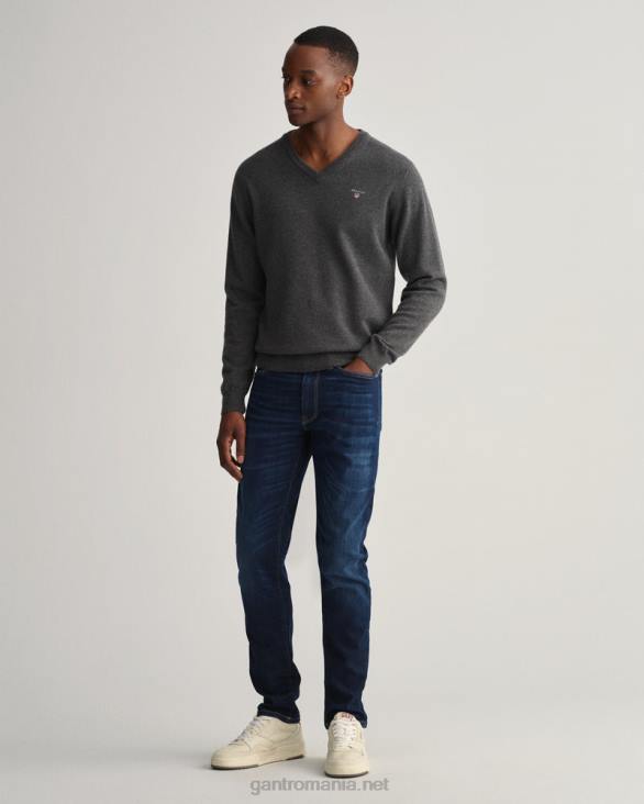 blugi maxen extra slim fit active-recover 888T422 albastru închis purtat în GANT bărbați